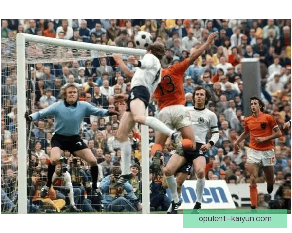 贝肯鲍尔持续提升在足球历史中的地位与影响力