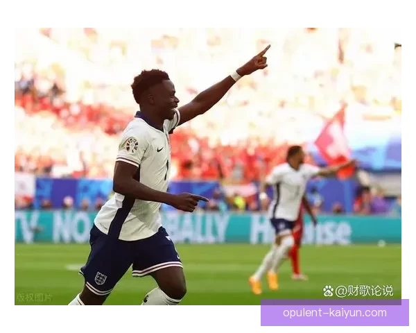 萨卡与英格兰前辈的交流助力其状态回暖，期待新赛季表现。